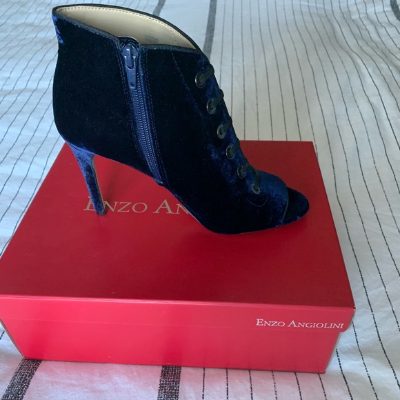 NIB ENZO ANGIOLINI BLUE VELVET BOOTIES - Picture 5 of 5